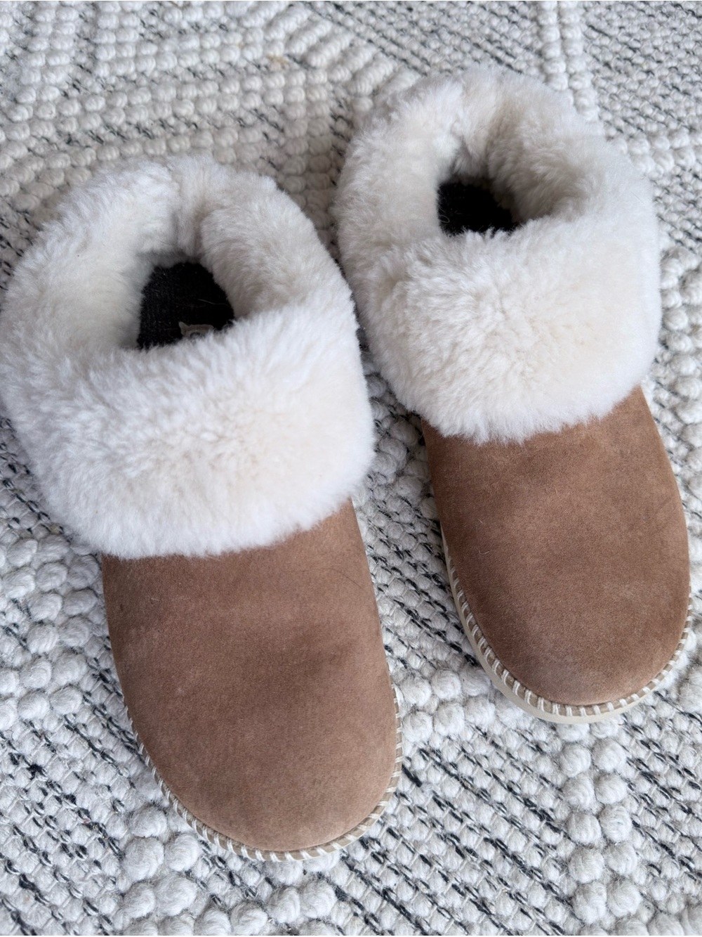 OluKai Shearling Suede Leather Slippers Tan Brown Cream Women’s 8 Slip On